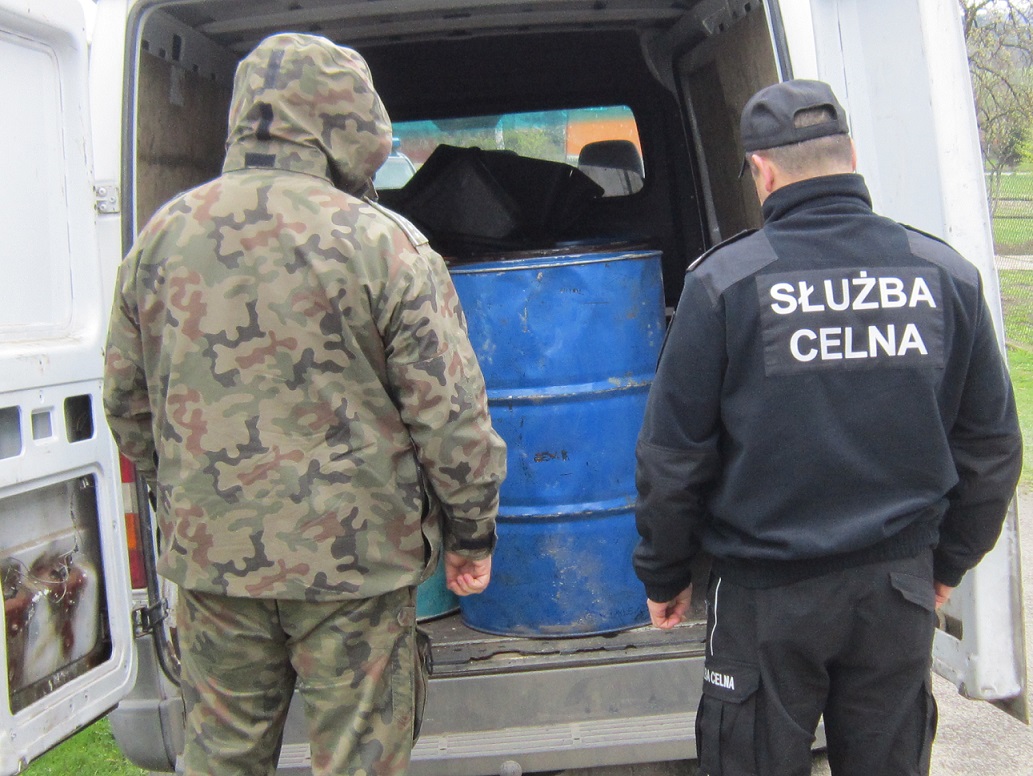 Funkcjonariusze ujawnili łącznie 2 tys litrów oleju napędowego