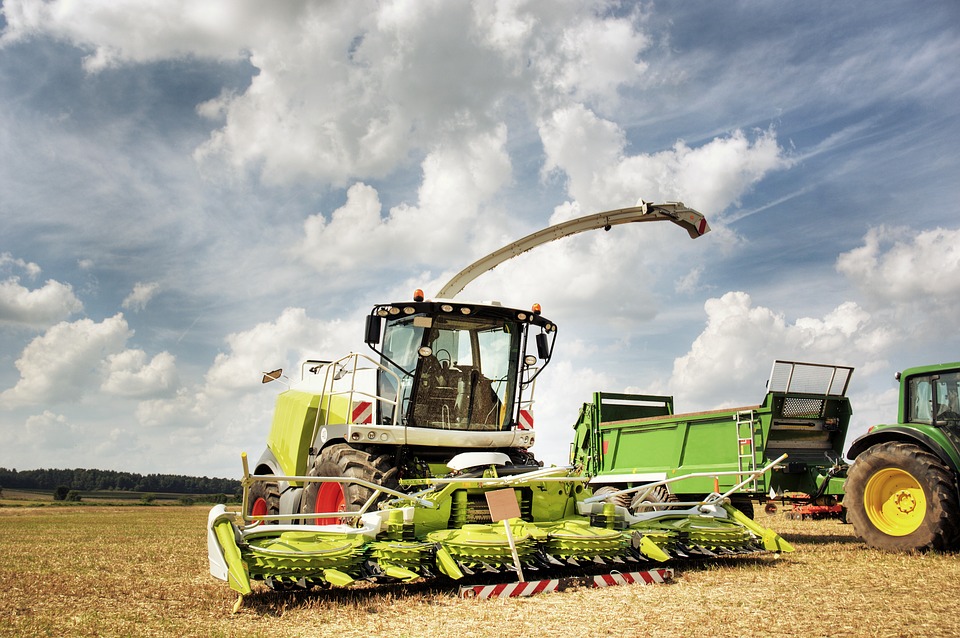 combine-harvester-2138997_960_720