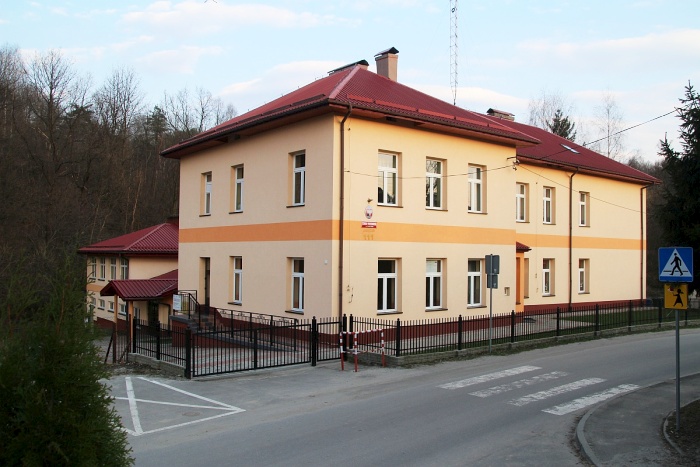 Gmina Zagórz: Szkoła w Zahutyniu