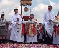 BOŻE CIAŁO 2018: Uroczysta procesja ulicami Sanoka (ARCHIWUM VIDEO)