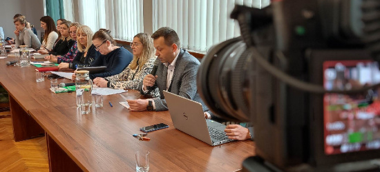 USTRZYKI DOLNE: Nadzwyczajna sesja. Pierwsza po zmianie włodarza (LIVE)