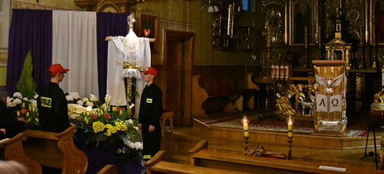 W oczekiwaniu na Zmartwychwstanie. Grób Pański w parafii Sanok – Olchowce (ZDJĘCIA)