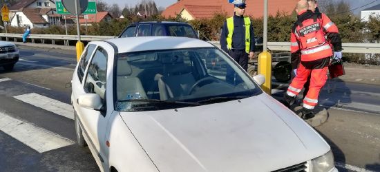 AKTUALIZACJA: Potrącenie na przejściu dla pieszych. Ranna kobieta i 5-letnie dziecko (ZDJĘCIA)