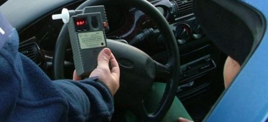 Pijany skasował dwa samochody i uciekł. Trafił do aresztu
