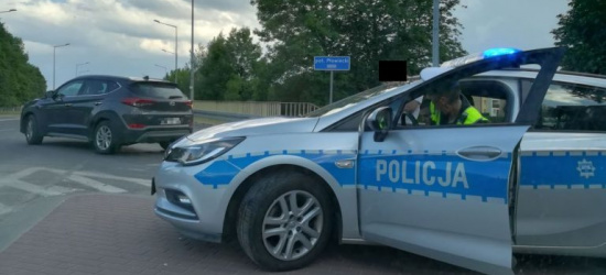 REGION. Pijany 71-latek wjechał na skrzyżowaniu w volkswagena