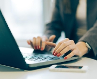 Korzystasz z usług finansowych przez internet? Uważaj na oszustów!