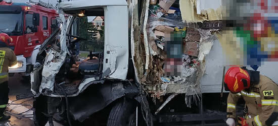 Zderzenie ciężarówek na krajowej 28. Utrudnienia w ruchu (ZDJĘCIA)