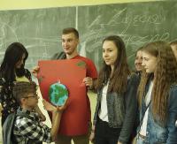 Escape room, ekologiczne zagadki i obowiązkowa kiełbaska prosto z grilla. Piknik Ekologiczny w I LO (ZDJĘCIA)