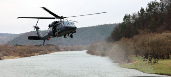 BIESZCZADY: Black Hawk w akcji. Ćwiczenia bojowe policyjnych kontrterrorystów [ZDJĘCIA]