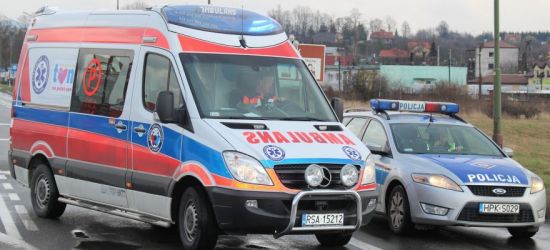 Na karetkę trzeba było czekać. Krwawienie tamował policjant