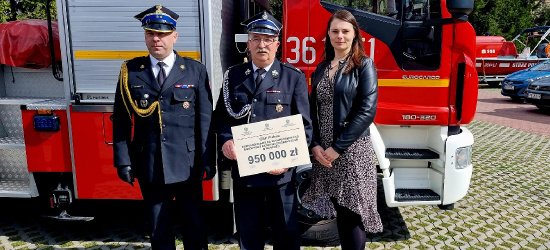 Nowe samochody ratowniczo-gaśnicze dla OSP z powiatu sanockiego (ZDJĘCIA)