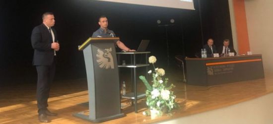 Sanocki policjant, jako tłumacz – podczas ogólnopolskiej konferencji (ZDJĘCIA)