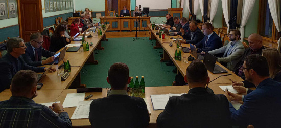 Dziś sesja w mieście. Czy znowu będzie burzliwie? (OGLĄDAJ)