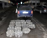20-latek kradł kołpaki w ilościach hurtowych. Wpadł na granicy (ZDJĘCIA)