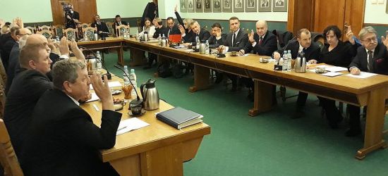 Sesja w powiecie. Skarga na dyrektora szpitala, sprawy budżetowe