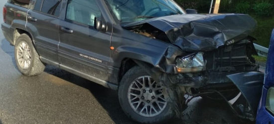 IZDEBKI: Czołowe zderzenie jeepa z autokarem. Kierowca osobówki był pijany!