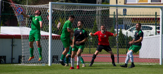 PIŁKA NOŻNA: Liga nie zwalnia tempa. Mecze lokalnych drużyn