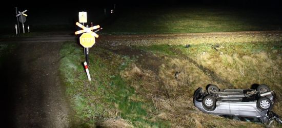 PODKARPACIE. Pociąg zderzył się z samochodem. Zablokowane koło (ZDJĘCIA)