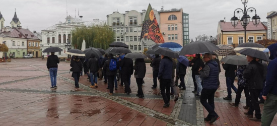 Męski Różaniec ulicami Sanoka (FOTO)