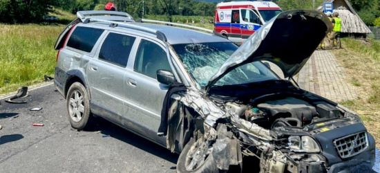 Zderzenie motocykla z samochodem osobowym. Interweniował śmigłowiec LPR (ZDJĘCIA)