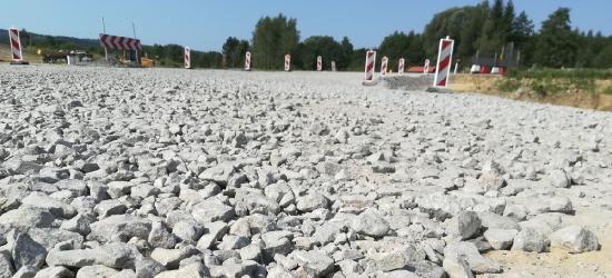 INTERWENCJA: „Dziurawe opony i kłopot z dojazdem do domów.” Mieszkańcy skarżą się na objazd na Konopnickiej (FOTO)