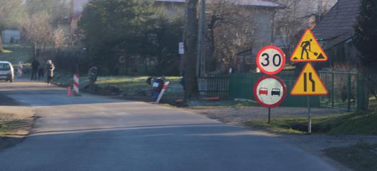 TARNAWA GÓRNA: 180 metrów chodnika przy drodze powiatowej. Niby niewiele, ale zawsze bezpieczniej (ZDJĘCIA)