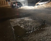 INTERWENCJA: Dziury na Konarskiego. Samochód odjechał na lawecie (ZDJĘCIA)