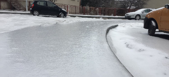 Wydano ostrzeżenia. „Szklanka” na drogach i chodnikach!