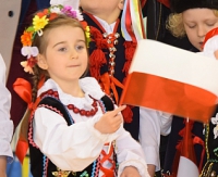 Najmłodsi dali lekcję patriotyzmu. Przedszkolaki z Biało – Czerwoną tym razem w sanockiej Arenie (FILM, ZDJĘCIA)