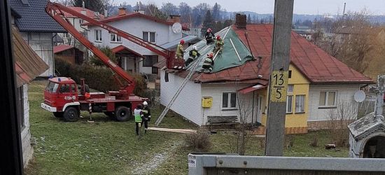 POWIAT BRZOZOWSKI: Zerwane dachy, połamane drzewa (ZDJĘCIE)