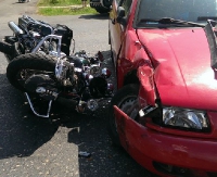 Wymusił pierwszeństwo osobówką. Motocyklista w ciężkim stanie (ZDJĘCIA)