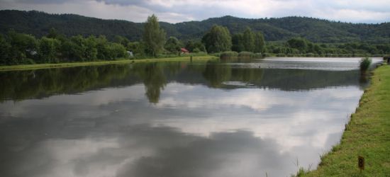 SANOK: Pijany pływał w stawie. 6-letni syn czekał na brzegu (ZDJĘCIA)