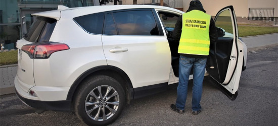 Podejrzana toyota na granicy. Pojazd figurował w międzynarodowych bazach poszukiwawczych