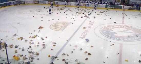 DZISIAJ: Trzecia odsłona Teddy Bear Toss w Sanoku! Weź pluszaka i dopinguj hokeistów! (FILM)