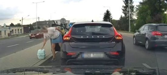 Niecodzienna sytuacja na drodze w regionie. Co tutaj się wydarzyło?! (VIDEO)