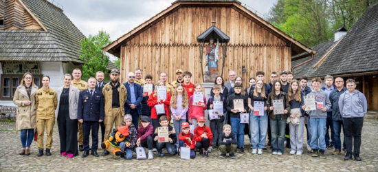Strażacka pasja i wiedza. Młodzież przeciw pożarom
