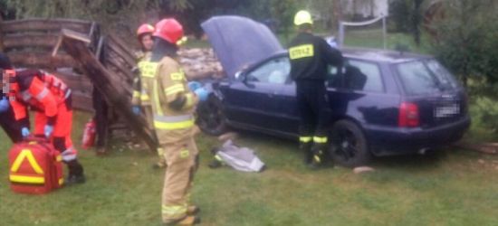 Kolizja w Bieszczadach. Kierowca wbił się w ogrodzenie (ZDJĘCIA)