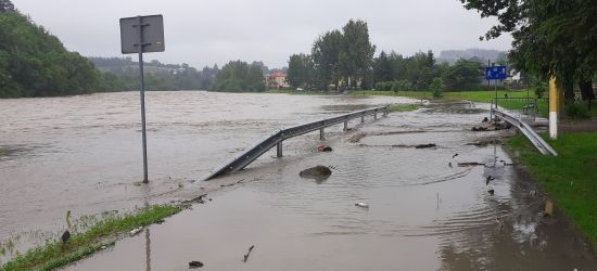 ZAGÓRZ: Zalana promenada. Osława w szczytowym momencie (FOTO)