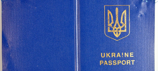 Paszport pogryziony przez psa i książka Interbus poprawiona… korektorem