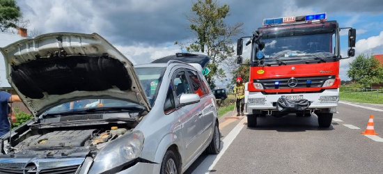 Zderzenie osobówek. Jedna osoba w szpitalu (ZDJĘCIA)