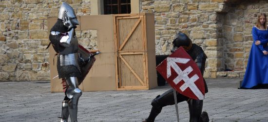 Pokazy szermiercze i strzelanie z historycznej broni (ZDJĘCIA)