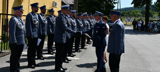 USTRZYKI DOLNE. Świętowali policjanci. Awanse, odznaczenia i wyróżnienia (ZDJĘCIA)