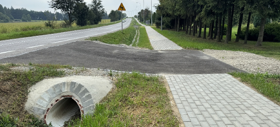 GMINA SANOK: Bezpieczniej w Jurowcach. Powstał nowy chodnik [ZDJĘCIA]
