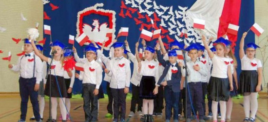 Biało-czerwone Bukowsko! Patriotyczne serca mieszkańców (FILM, ZDJĘCIA)