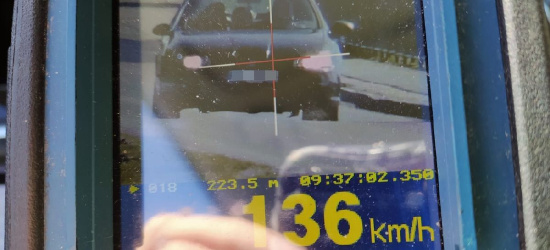 136 km/h w terenie zabudowanym. Młody kierowca szybko stracił prawo jazdy