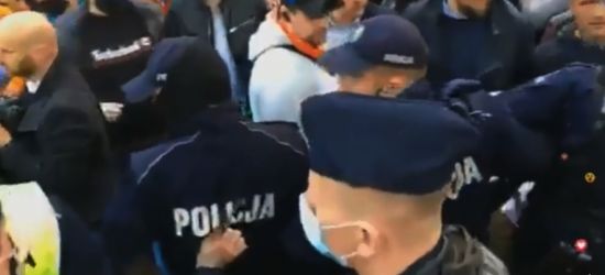 Przedsiębiorcy protestują. Interweniowali policjanci (VIDEO)