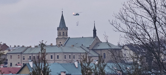 Niecodzienny widok nad Sanokiem. Ćwiczenia z wykorzystaniem śmigłowca Black Hawk (ZDJĘCIA)