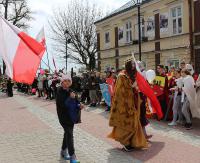DZISIAJ: X jubileuszowa Młodzieżowa Parada Niepodległości. Prezentacje, sceny walk rycerskich i pokaz broni!