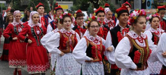 SANOK: Korowód z Rynku do Skansenu rozpoczął trzeci dzień Święta Karpat! (VIDEO, FOTO)