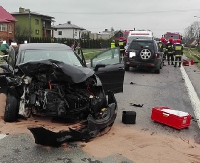 Wypadek z udziałem 4 pojazdów. Dwóch kierowców w szpitalu (ZDJĘCIA)